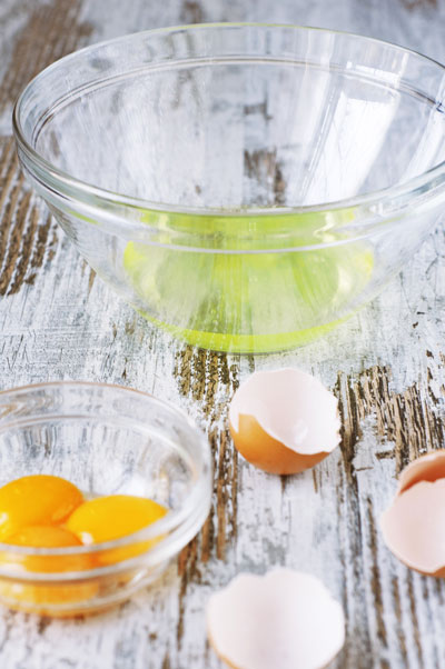 Suspiro Limena Recipe - Beating egg whites