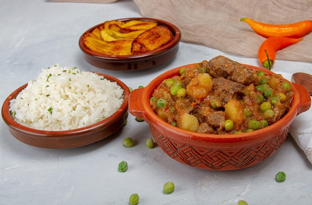 seco de carne with fried plantain and rice