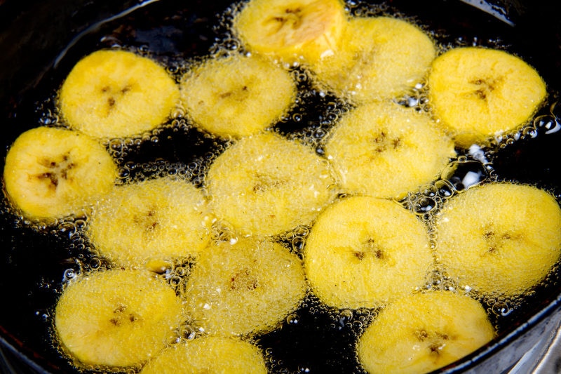 fry bananas in vegetable oil