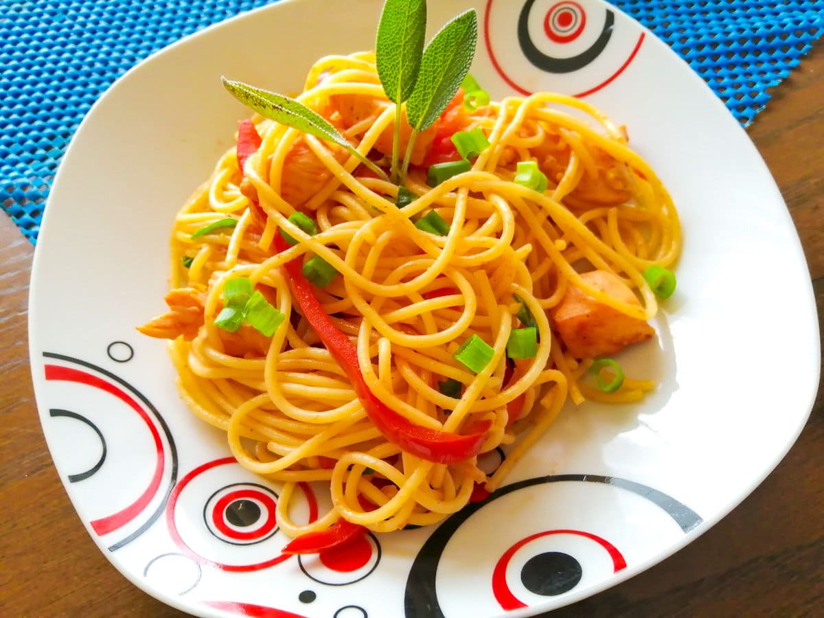 Tallarin saltado recipe Peruvian stirfry noodles