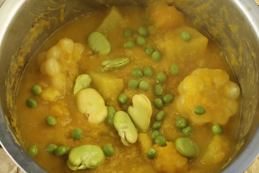 step 3a green peas and beans in pot