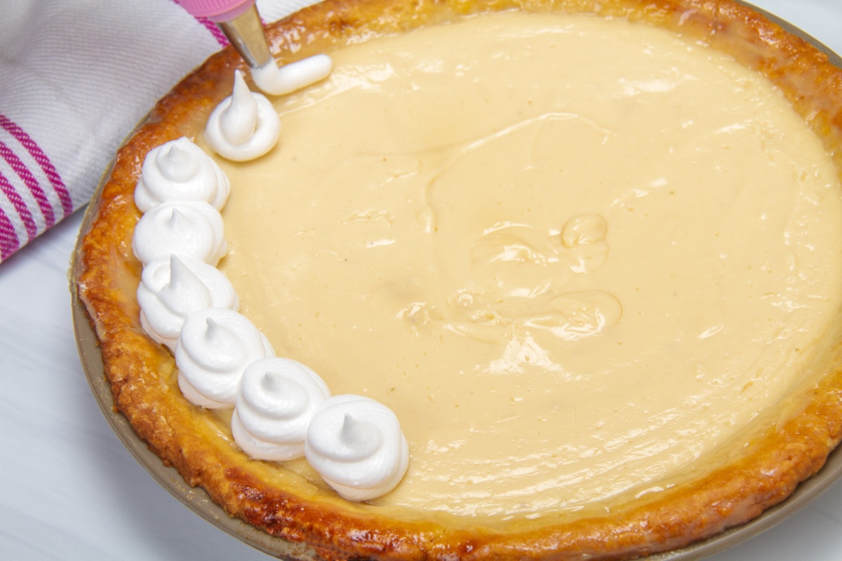 Pie de Limón Peruvian Lemon Pie [With Limes]