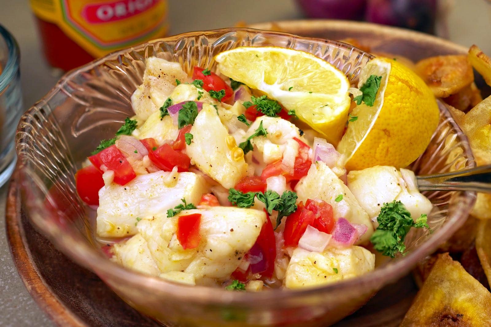 scallop ceviche with onions and lemon